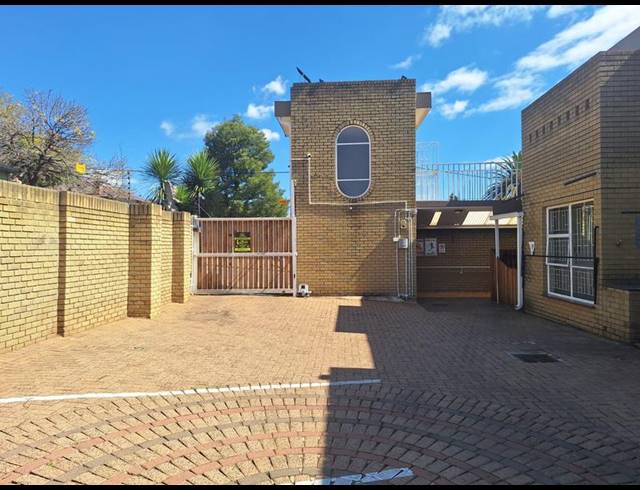 3 BEDROOM TOWNHOUSE FOR SALE IN BRAKPAN CENTRAL